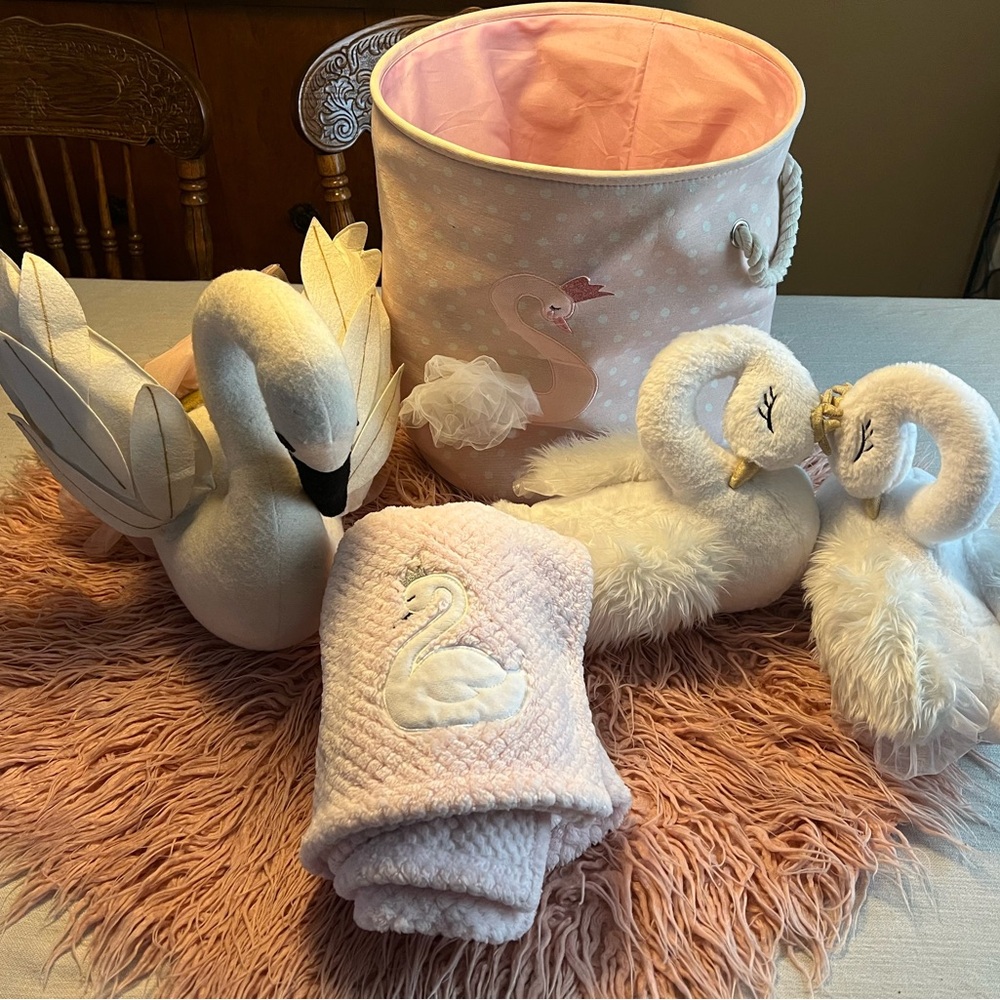 Swan bedroom/nursery decor